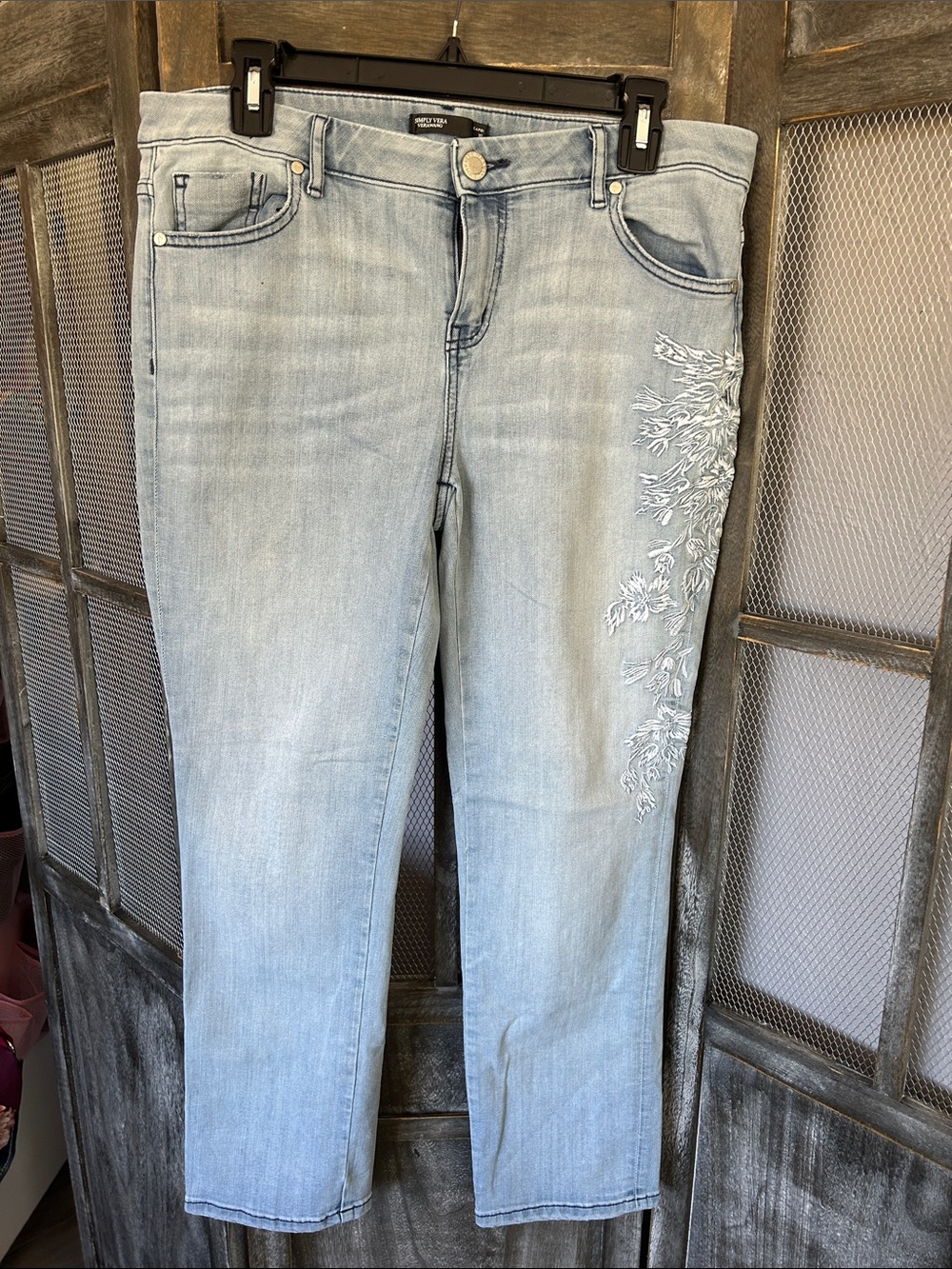Simply Vera Light Wash Embroidered Women’s Jeans